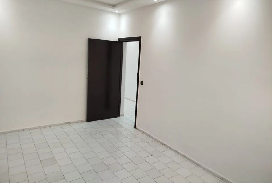 Appartement de trois pièces avec trois salons