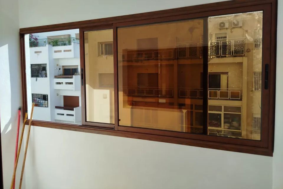 Appartement de trois pièces avec trois salons