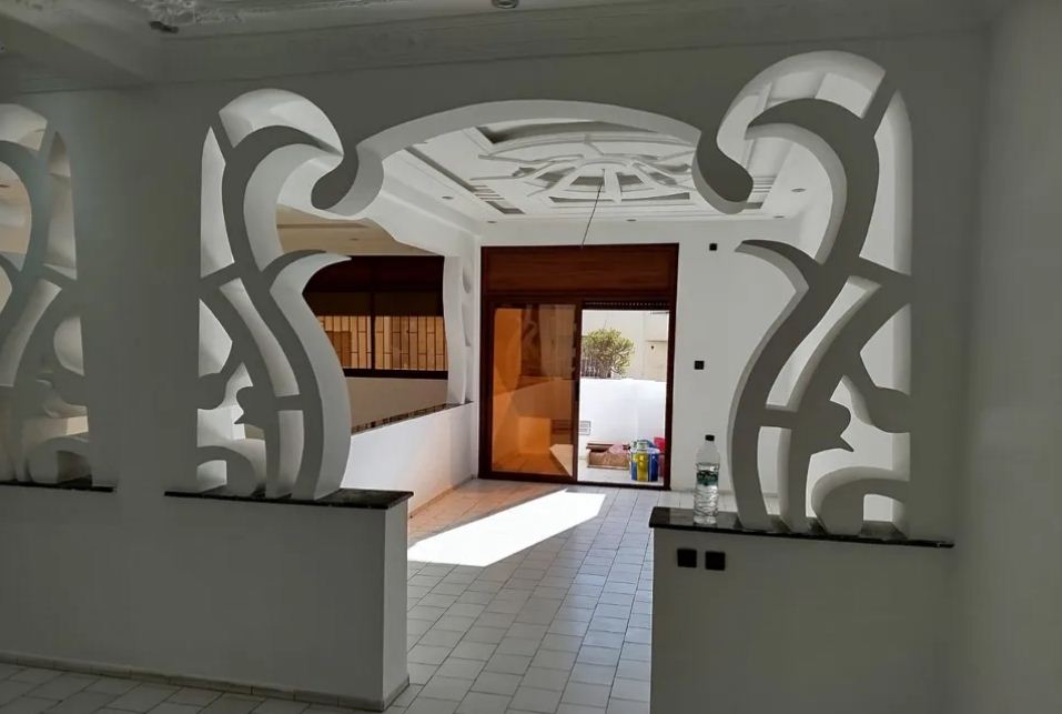 Appartement de trois pièces avec trois salons