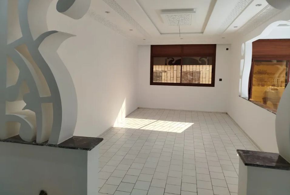 Appartement de trois pièces avec trois salons