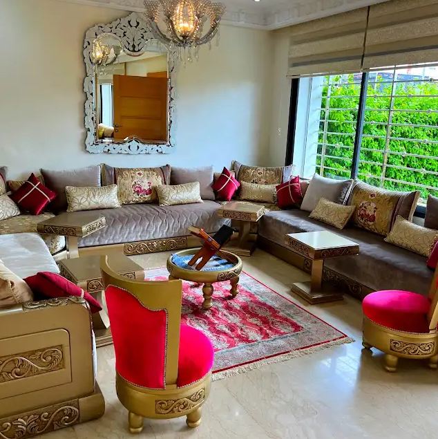 Villa de trois étages à Casablanca, meublée